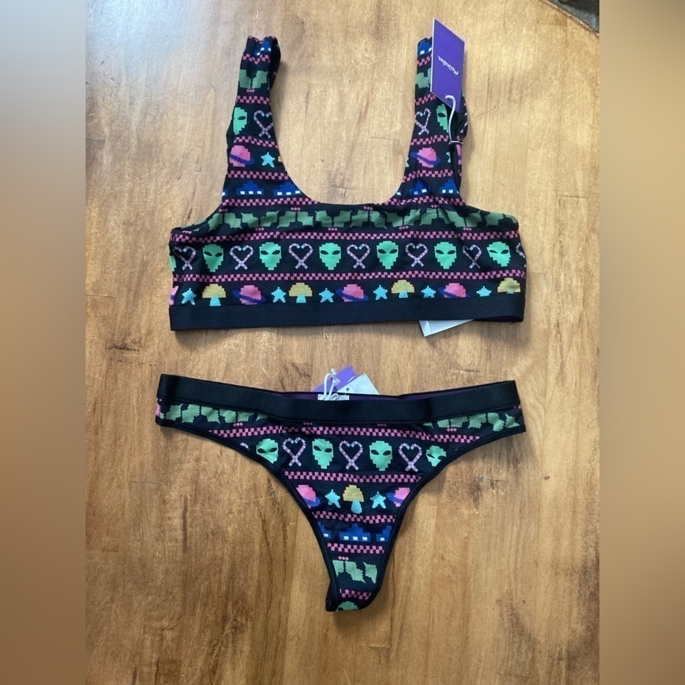 Me Undies 2 PC *ALIEN MISTLETOE* Bralette and Thong NWT